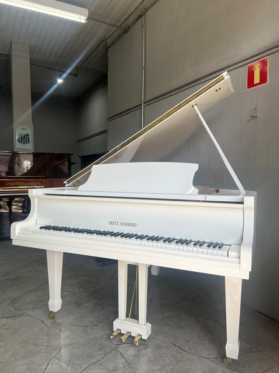 Vista 4 do piano Fritz Dobbert Cauda